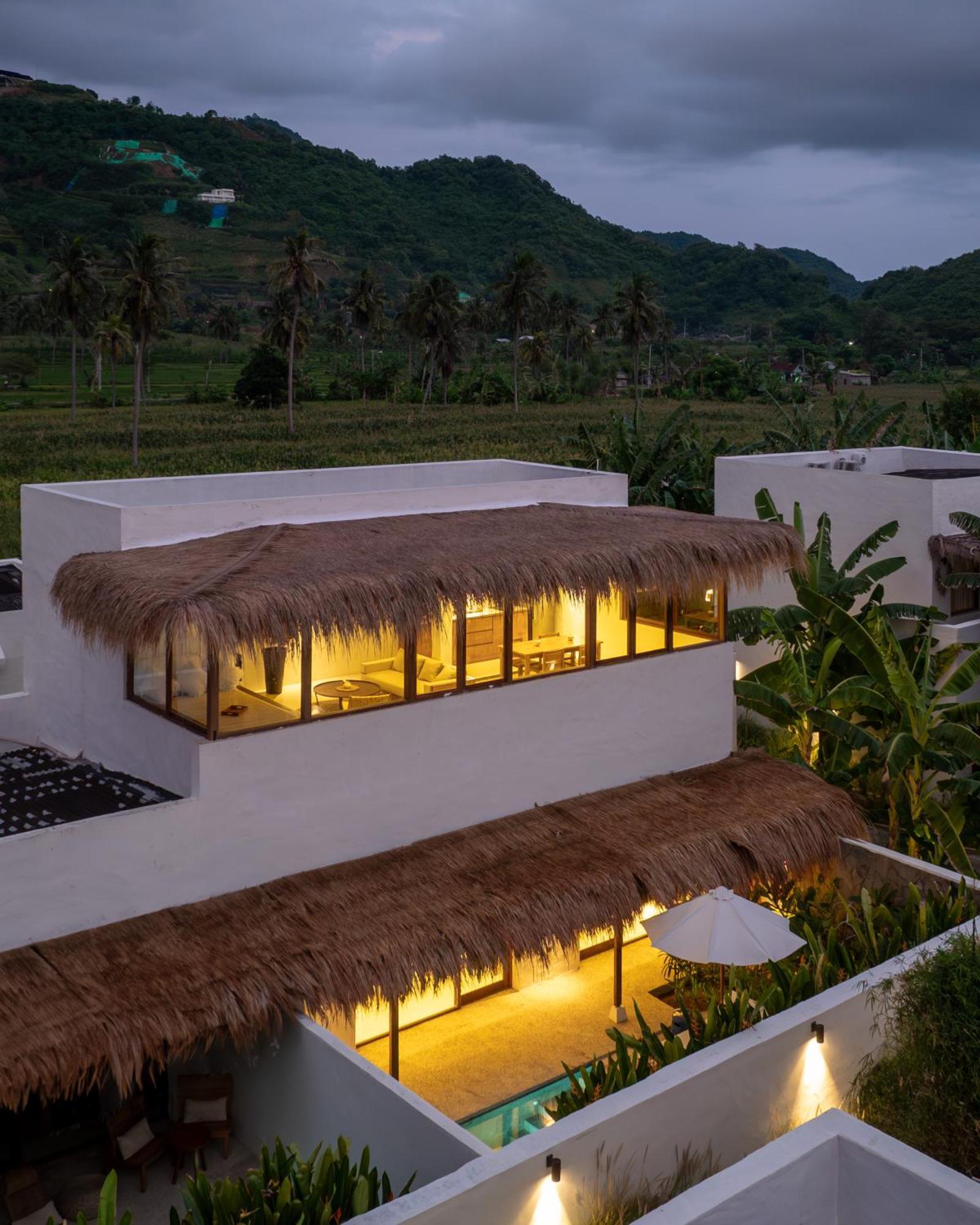 Amber Lombok Beach Resort Selong Belanak Luaran gambar